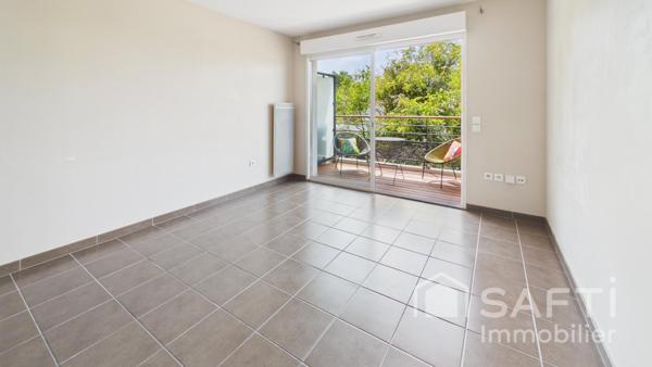 Très bel appartement Une chambre, avec balcon parking et ascenseur.
