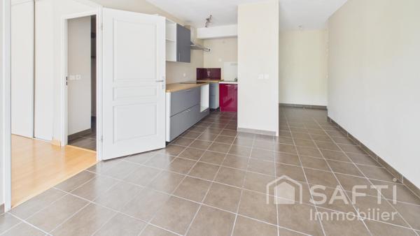 Très bel appartement Une chambre, avec balcon parking et ascenseur.