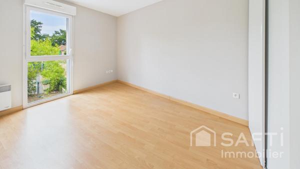 Très bel appartement Une chambre, avec balcon parking et ascenseur.