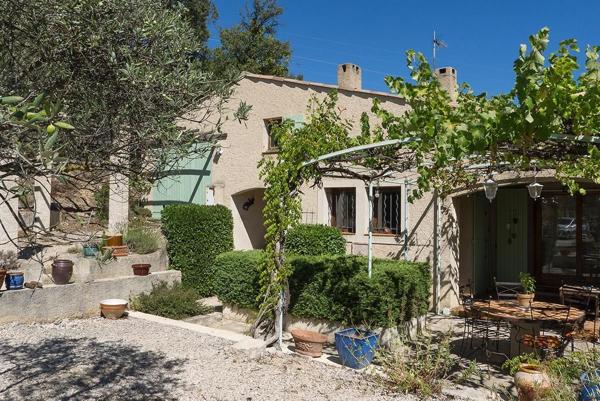 Corbières, très belle villa de 7 pièces avec terrasses, car port, garage, grenier et sous-sol dans un cadre exceptionnel