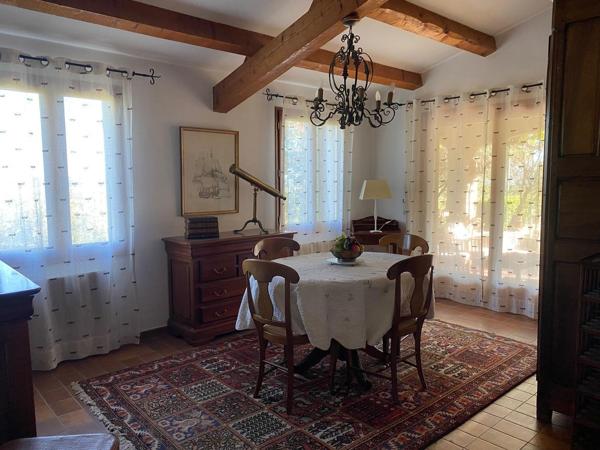 Corbières, très belle villa de 7 pièces avec terrasses, car port, garage, grenier et sous-sol dans un cadre exceptionnel