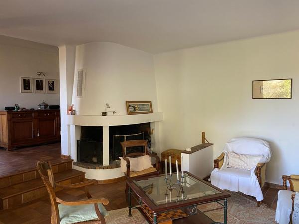 Corbières, très belle villa de 7 pièces avec terrasses, car port, garage, grenier et sous-sol dans un cadre exceptionnel