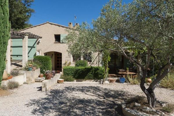 Corbières, très belle villa de 7 pièces avec terrasses, car port, garage, grenier et sous-sol dans un cadre exceptionnel