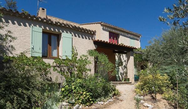 Corbières, très belle villa de 7 pièces avec terrasses, car port, garage, grenier et sous-sol dans un cadre exceptionnel