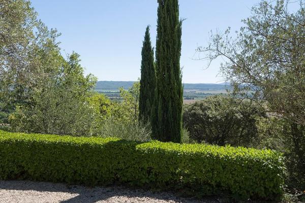 Corbières, très belle villa de 7 pièces avec terrasses, car port, garage, grenier et sous-sol dans un cadre exceptionnel