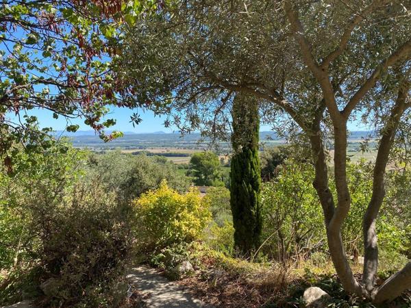 Corbières, très belle villa de 7 pièces avec terrasses, car port, garage, grenier et sous-sol dans un cadre exceptionnel