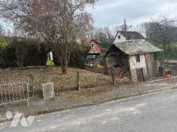 A VIMOUTIERS - une maison à rénover (env 30 m²)