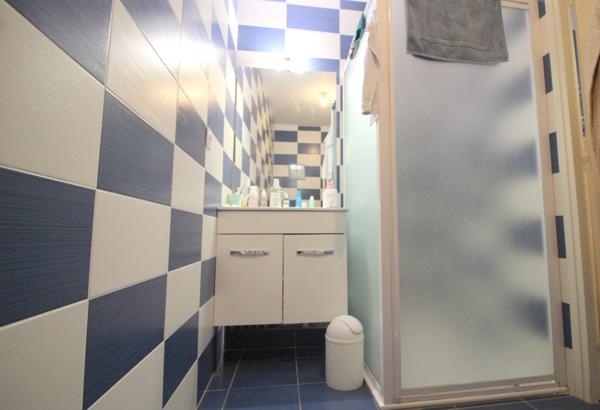 Appartement
         2 pièces
        - 42 m² Exclusivité 180 000 € *