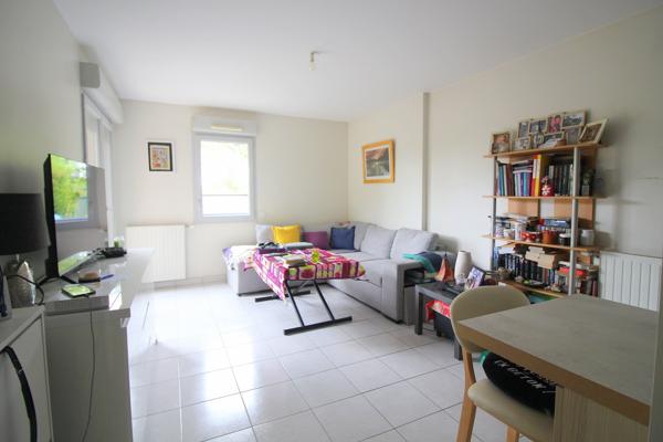 Appartement
         2 pièces
        - 42 m² Exclusivité 180 000 € *