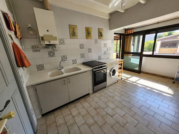EXCLUSIVITE A SAINT SATURNIN LES AVIGNON - APPARTEMENT T1 BIS DE 38.57 M² AVEC TERRASSE DE 20 M² + PARKING PRIVE