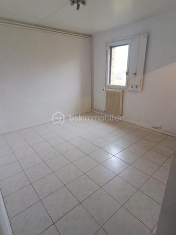 Vous recherchez un pied à terre ou un investissement locatif, ce studio situé dans les hauteurs de DEAUVILLE est fait pour vous !!!

Situé à TOURGEVILLE dans une résidence de charme avec une belle vue mer. Il se compose d'un séjour, un coin cuisine et une salle d'eau avec WC.

Les +++ : Faibles charges, gardien, résidence arborée, parking commun et proche de DEAUVILLE

Besoin de plus d'informations ? Vous souhaitez faire estimer votre bien ? Je suis à votre disposition 7j/7 pour vous offrir un service SUR MESURE.