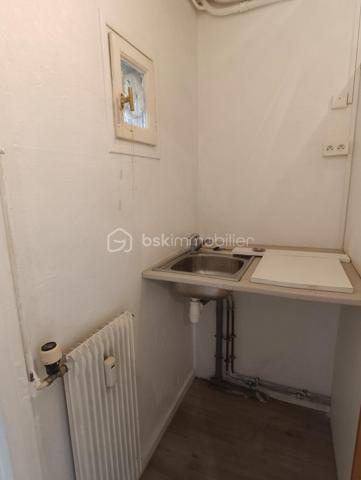 Vous recherchez un pied à terre ou un investissement locatif, ce studio situé dans les hauteurs de DEAUVILLE est fait pour vous !!!

Situé à TOURGEVILLE dans une résidence de charme avec une belle vue mer. Il se compose d'un séjour, un coin cuisine et une salle d'eau avec WC.

Les +++ : Faibles charges, gardien, résidence arborée, parking commun et proche de DEAUVILLE

Besoin de plus d'informations ? Vous souhaitez faire estimer votre bien ? Je suis à votre disposition 7j/7 pour vous offrir un service SUR MESURE.