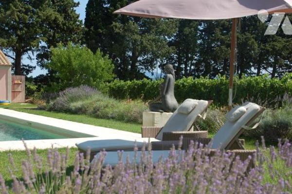 Maison d'exception avec vue sur le vignoble environnant 