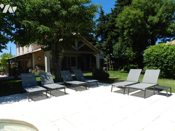 Maison d'exception avec vue sur le vignoble environnant 