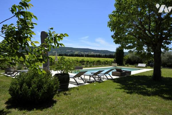 Maison d'exception avec vue sur le vignoble environnant 