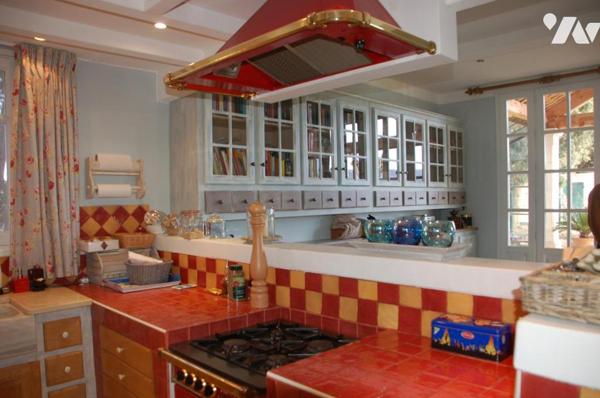 Maison d'exception avec vue sur le vignoble environnant 