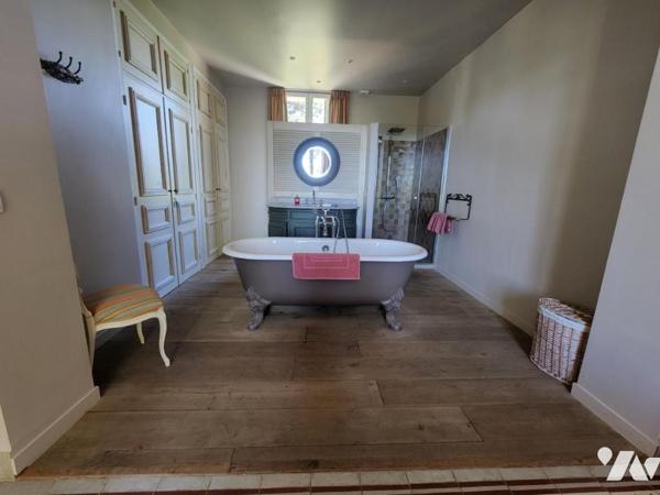 Maison d'exception avec vue sur le vignoble environnant 