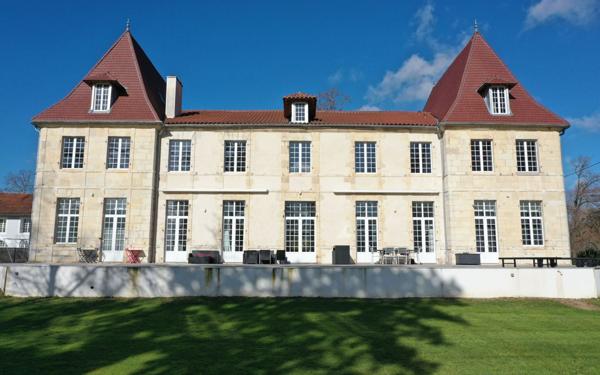 Maison à vendre    2 pièces • 677 m2 Dax