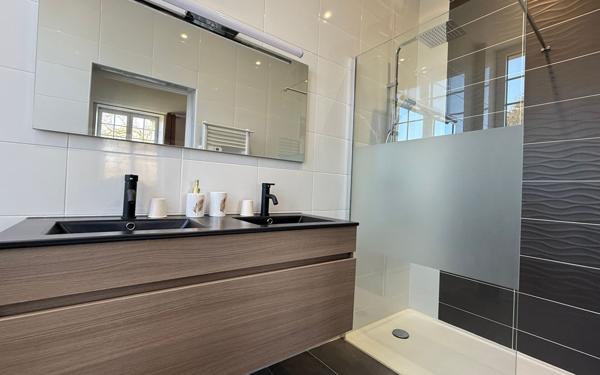 Maison à vendre    2 pièces • 677 m2 Dax