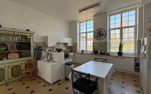 Maison à vendre    2 pièces • 677 m2 Dax