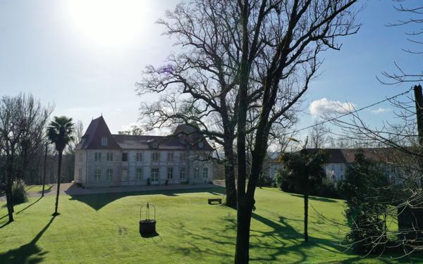 Maison à vendre    2 pièces • 677 m2 Dax