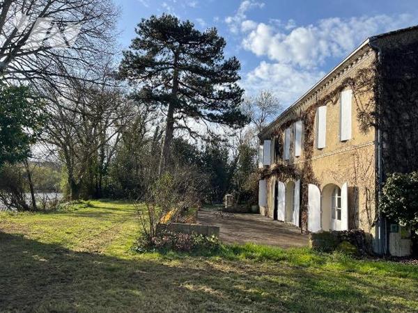 Maison à vendre à proximité de LIBOURNE (33500), sur la commune de Fronsac ! dans un environnem...