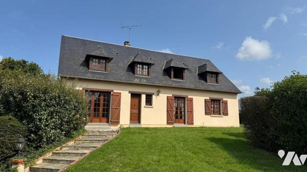 Dans le bourg de MARIGNY, pavillon sur sous-sol de 135,5m² habitables sur un terrain de 1 183m²