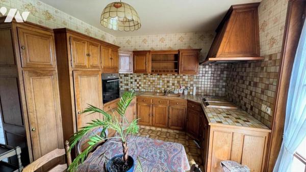 Dans le bourg de MARIGNY, pavillon sur sous-sol de 135,5m² habitables sur un terrain de 1 183m²