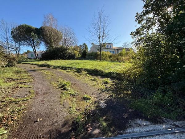 TERRAIN CONSTRUCTIBLE de 900m² viabilisé
