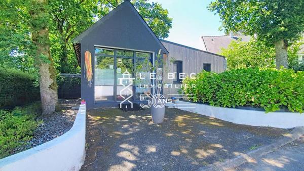 KERVIGNAC : Maison de caractère avec double garage et dépendance