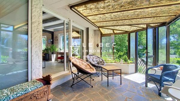 KERVIGNAC : Maison de caractère avec double garage et dépendance