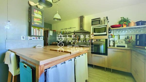 KERVIGNAC : Maison de caractère avec double garage et dépendance