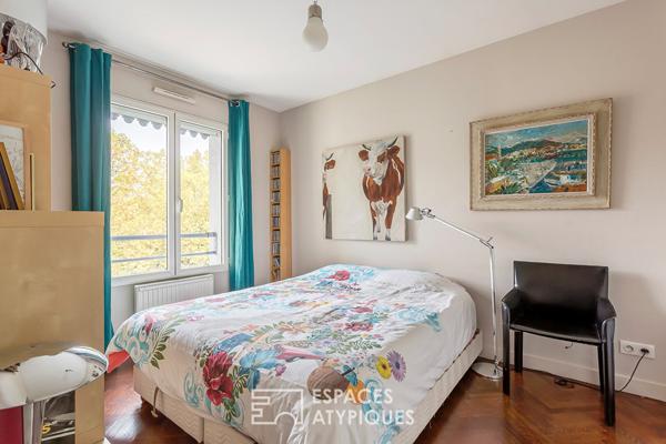 Appartement rénové au dernier étage avec terrasse