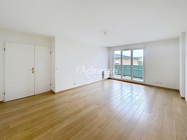 Appartement F3 lumineux avec 2 stationnements