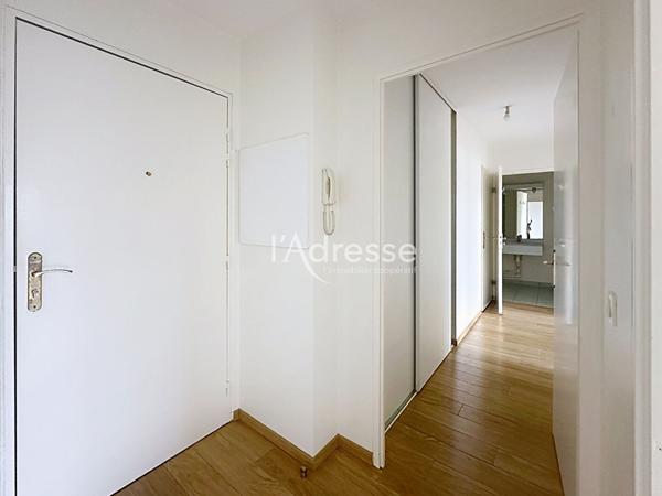 Appartement F3 lumineux avec 2 stationnements