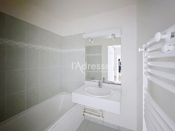 Appartement F3 lumineux avec 2 stationnements