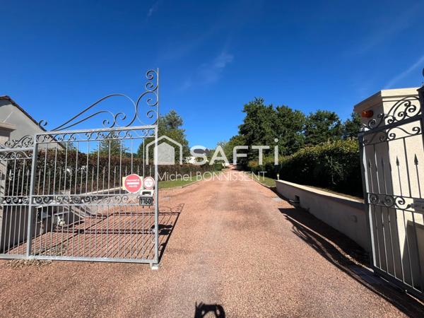 Belle propriété , à 2h au sud de Paris et à 10 minutes du péage de l'A71