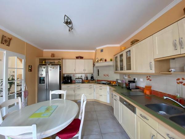 Belle propriété , à 2h au sud de Paris et à 10 minutes du péage de l'A71