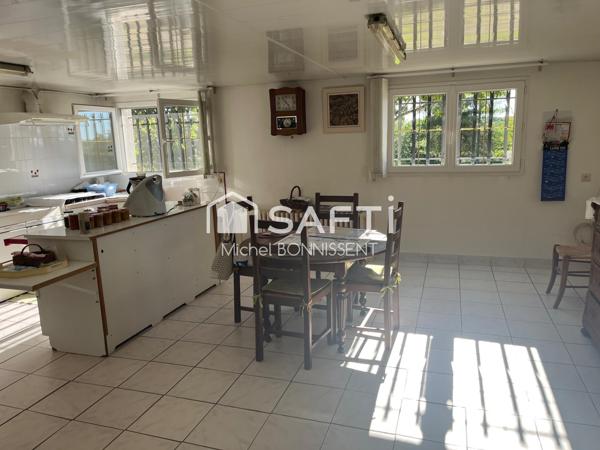 Belle propriété , à 2h au sud de Paris et à 10 minutes du péage de l'A71