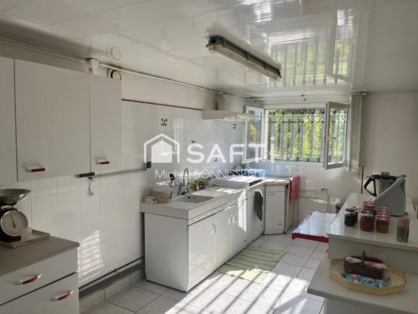 Belle propriété , à 2h au sud de Paris et à 10 minutes du péage de l'A71