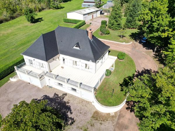 Belle propriété , à 2h au sud de Paris et à 10 minutes du péage de l'A71