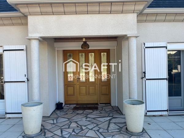 Belle propriété , à 2h au sud de Paris et à 10 minutes du péage de l'A71