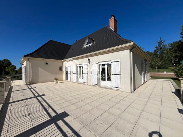 Belle propriété , à 2h au sud de Paris et à 10 minutes du péage de l'A71