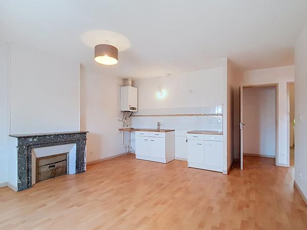 PAU Centre (Rue Duboué) Appartement T3 de 61,79 m² habitables (74,65 m² au sol)  en dernier étage