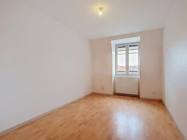 PAU Centre (Rue Duboué) Appartement T3 de 61,79 m² habitables (74,65 m² au sol)  en dernier étage