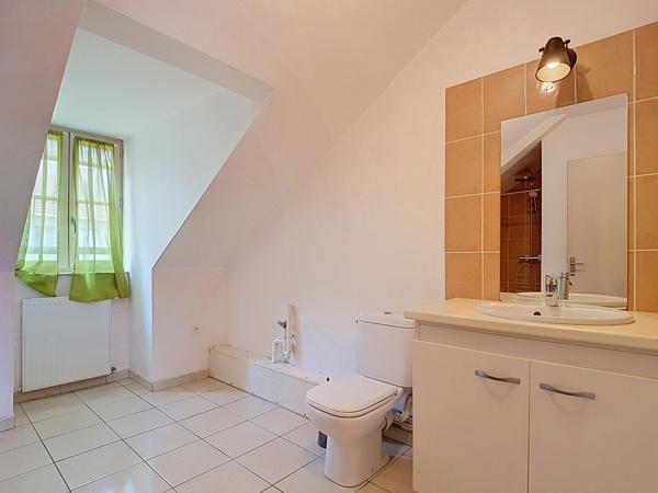 PAU Centre (Rue Duboué) Appartement T3 de 61,79 m² habitables (74,65 m² au sol)  en dernier étage