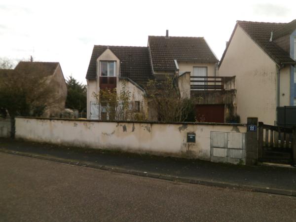 MAISON 6 PIECES LOUER A RENOVER Saint-Germain-du-Puy (18390)