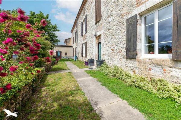 Maison à vendre |  Clermont-Dessous |  9 pièces | 197 m²