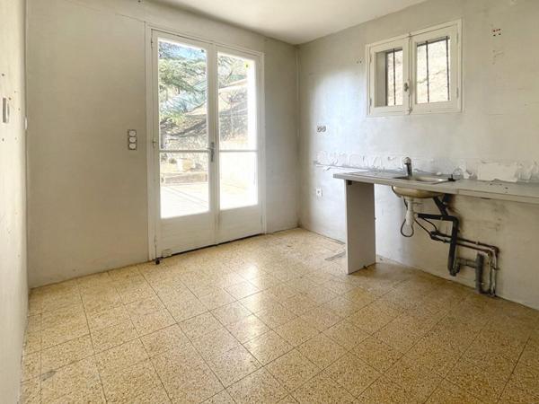 Maison 7 pièces à rénover 90 m2 MEZEL (04)