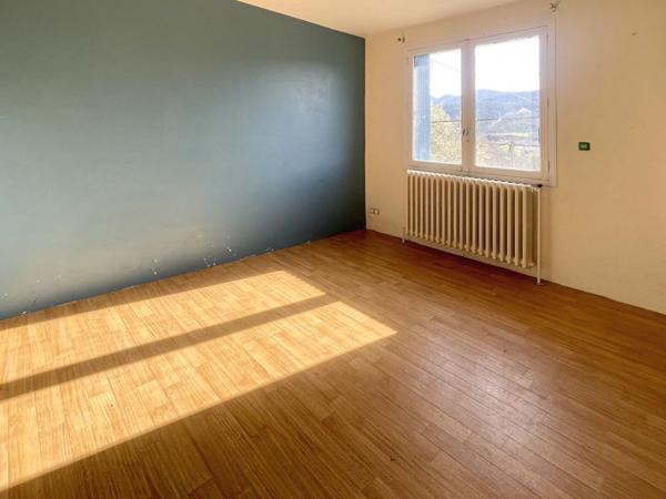 Maison 7 pièces à rénover 90 m2 MEZEL (04)